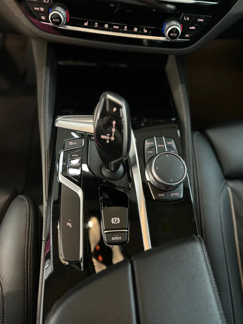 BMW 530 X-Drive Luxury Line, снимка 10 - Автомобили и джипове - 53574801