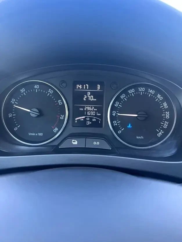 Skoda Rapid 1.2 TSI (105 hp), 117k.km, 4-цилиндров , снимка 13 - Автомобили и джипове - 53826017