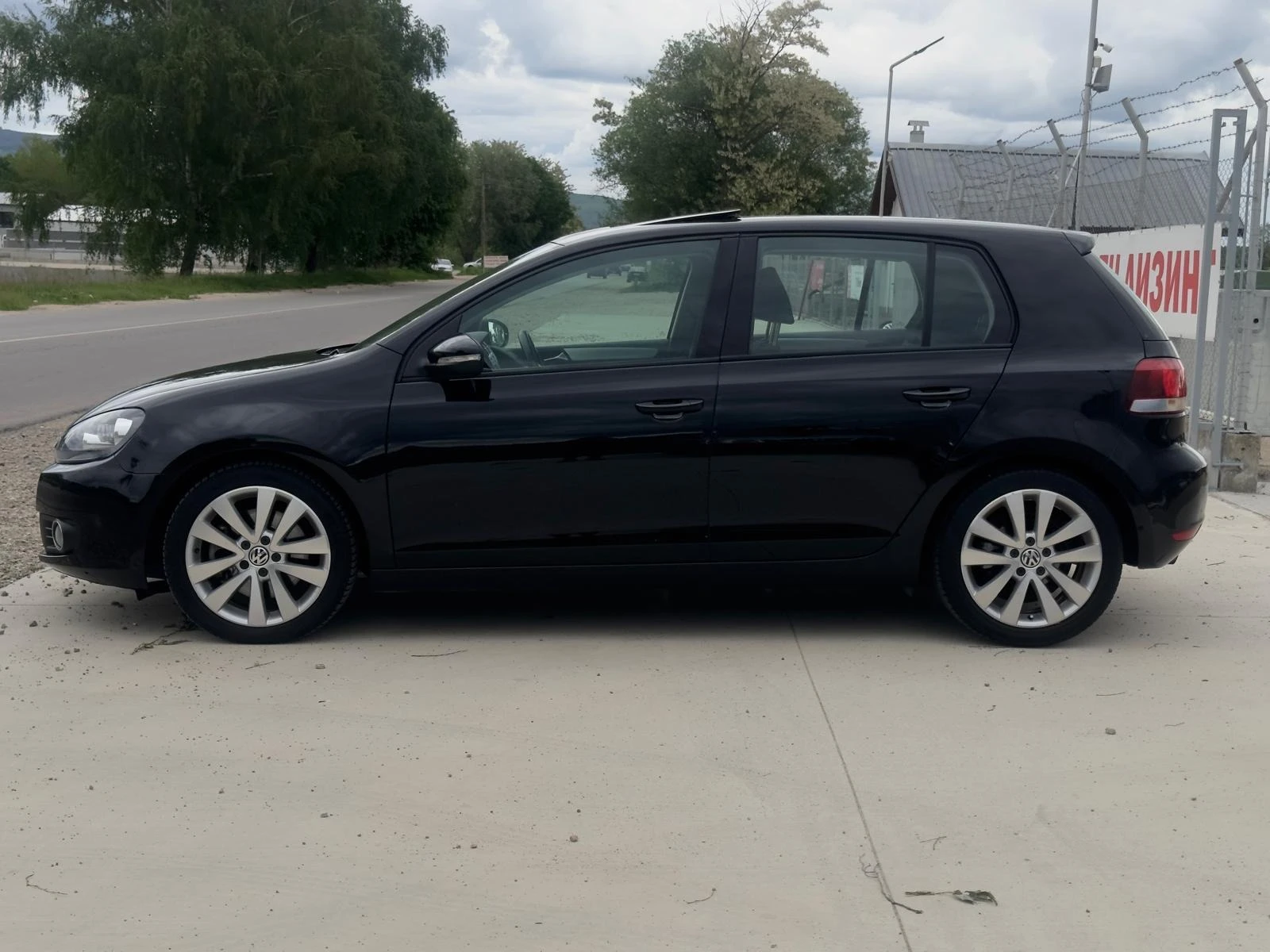 VW Golf 1.4 TSI DSG Сервизна история/ Обслужена/ Лизинг - изображение 8