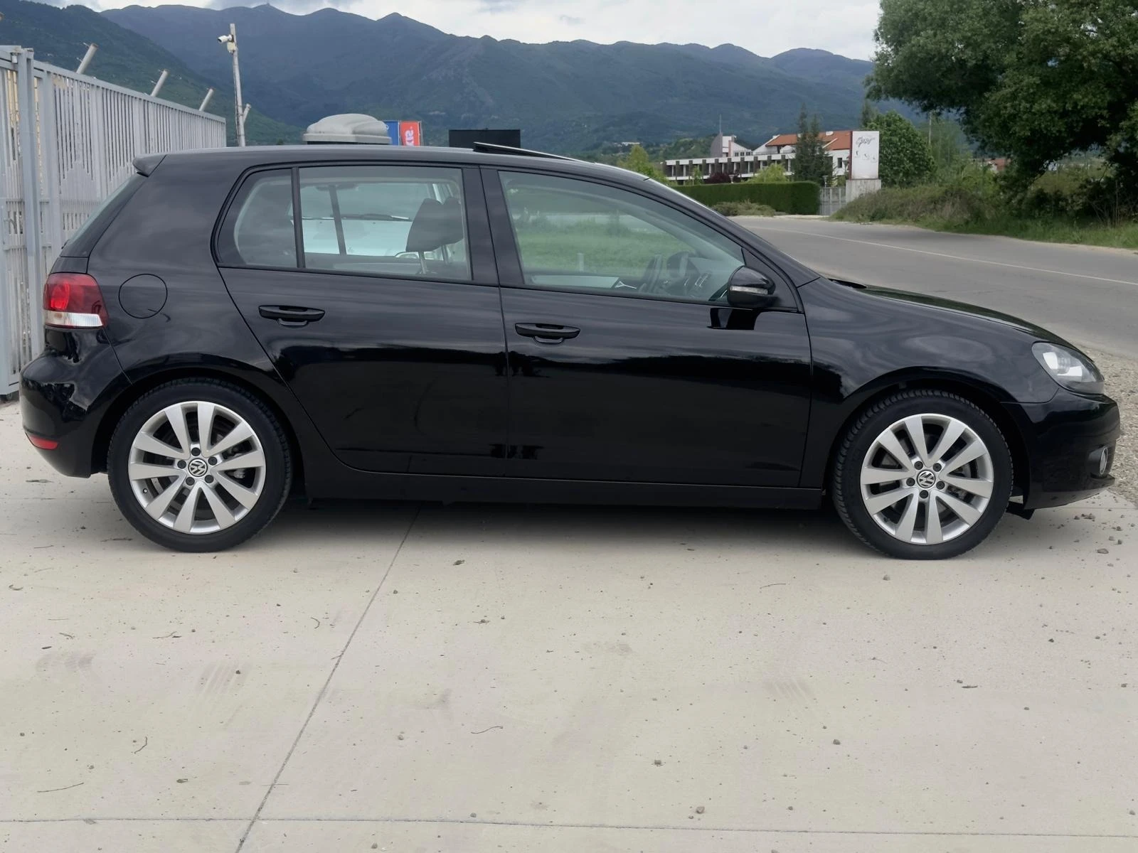 VW Golf 1.4 TSI DSG Сервизна история/ Обслужена/ Лизинг - изображение 4