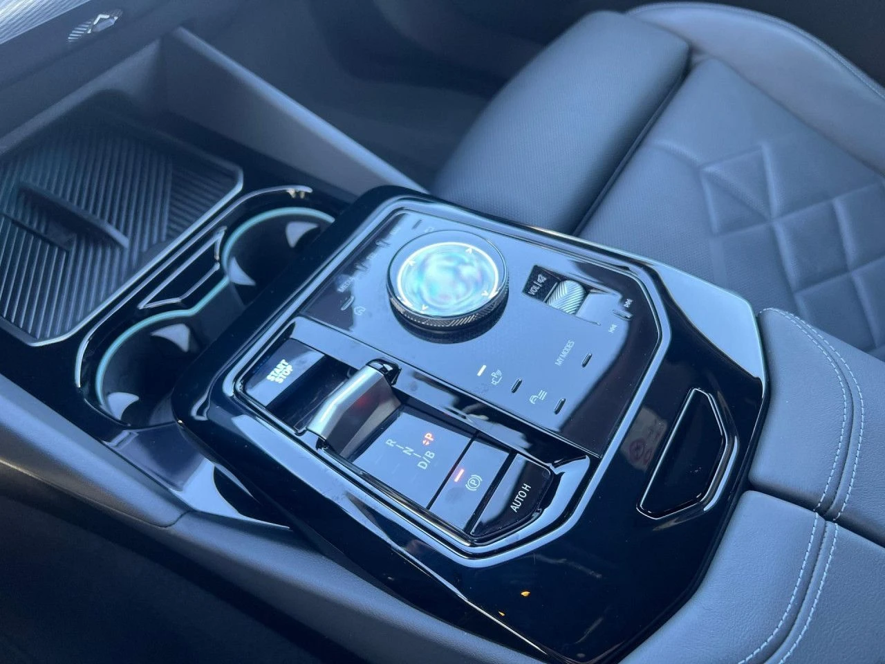 BMW i5 eDrive40 M-Sport 360/B&W/Merino/DA+ Гаранция - изображение 10