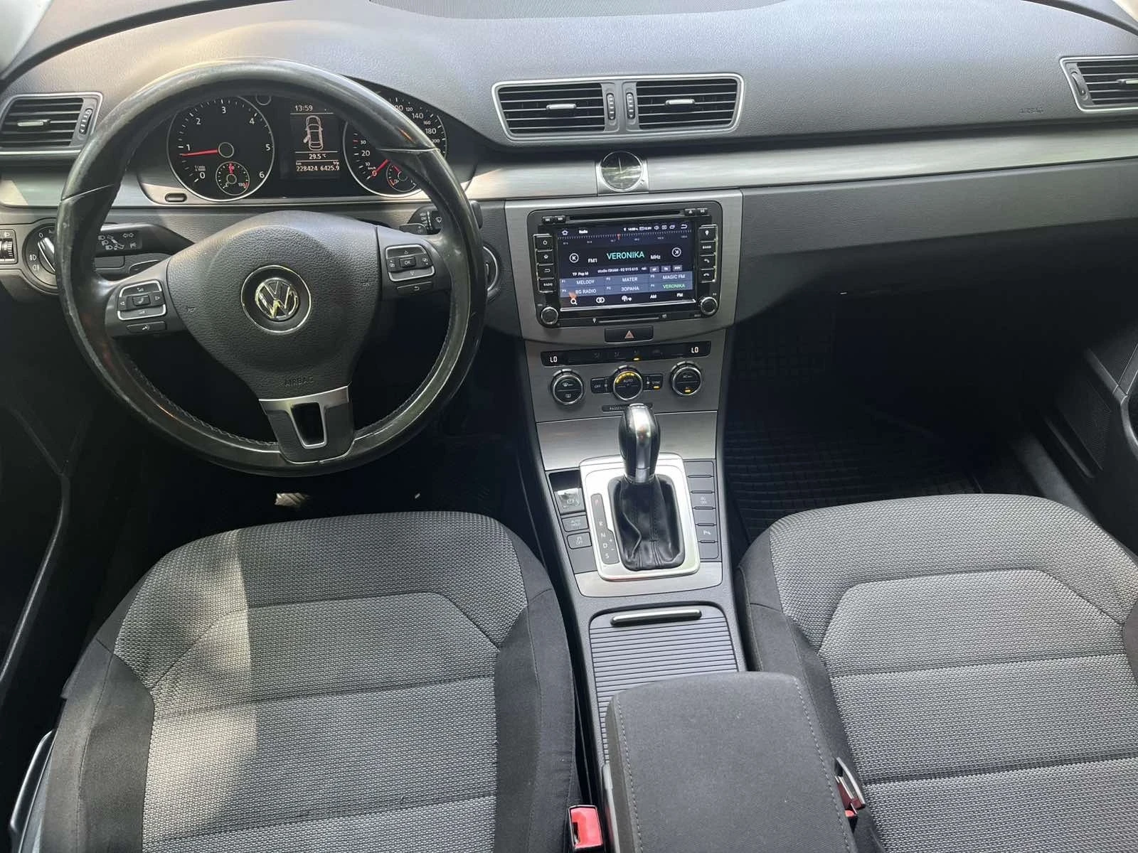 VW Passat 2, 0 TDI 140 k.c СЕДАН - изображение 10