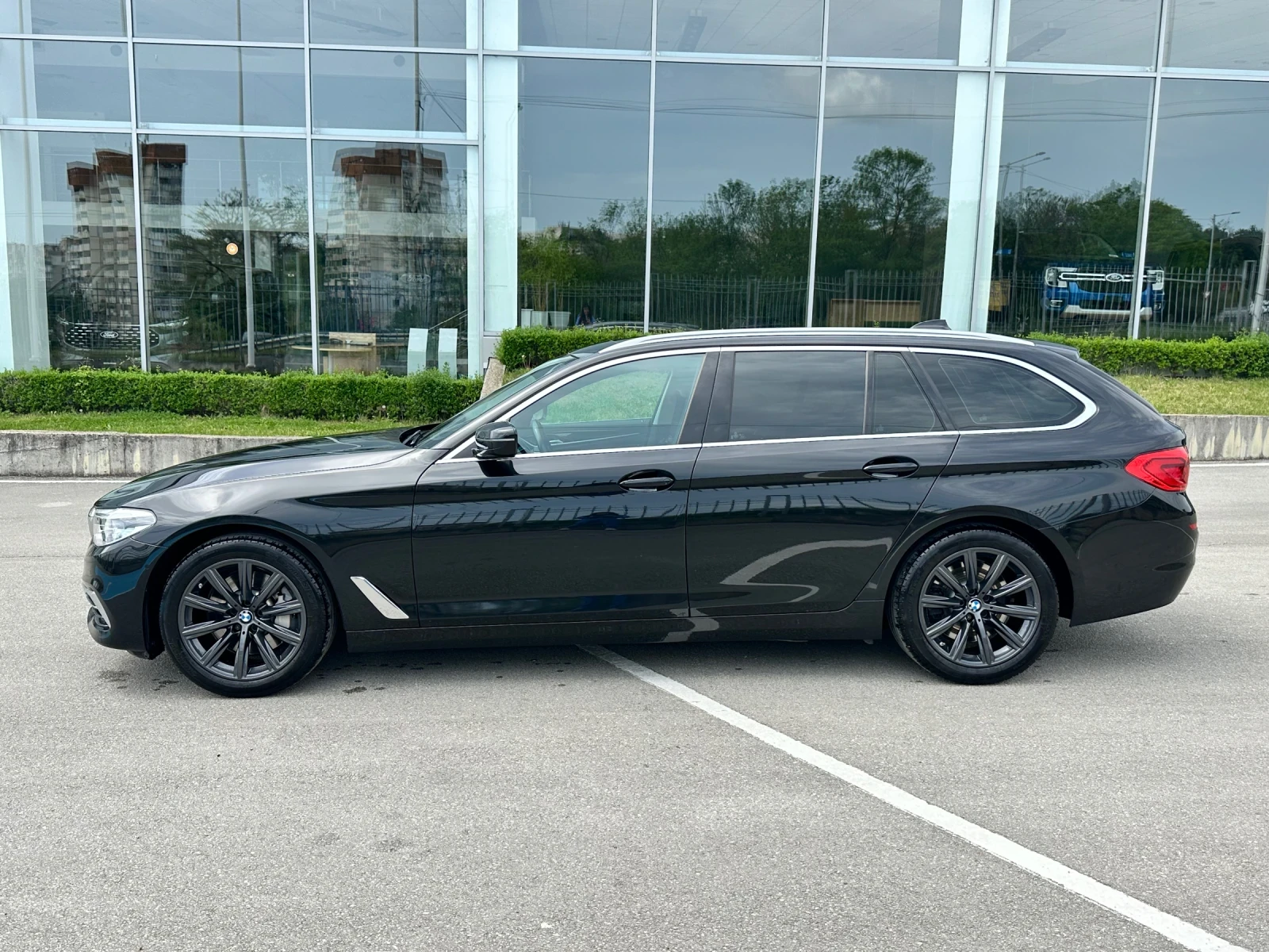 BMW 530 X-Drive Luxury Line, снимка 4 - Автомобили и джипове - 53574801