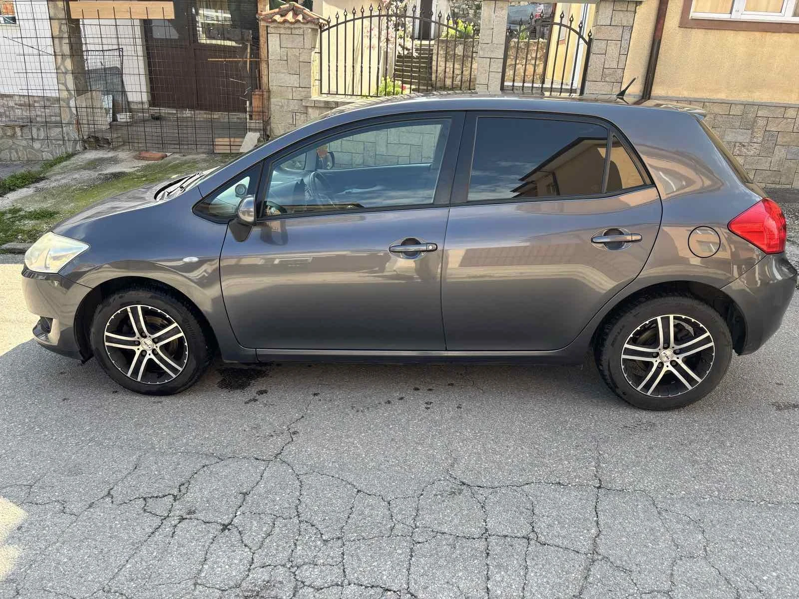 Toyota Auris, снимка 6 - Автомобили и джипове - 53597600