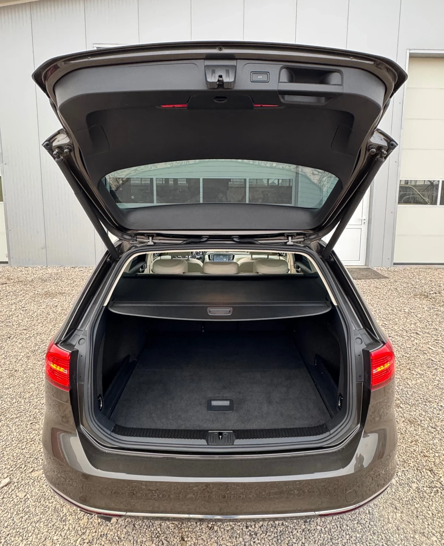 VW Passat, снимка 11 - Автомобили и джипове - 53713196