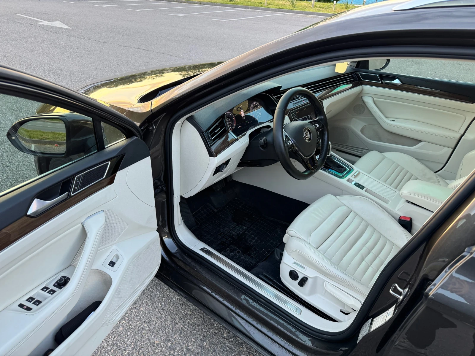 VW Passat FULL LED ТОП ! 2.0TDI 190/DIGITAL/CAMERA/PANORAMA, снимка 8 - Автомобили и джипове - 53713196