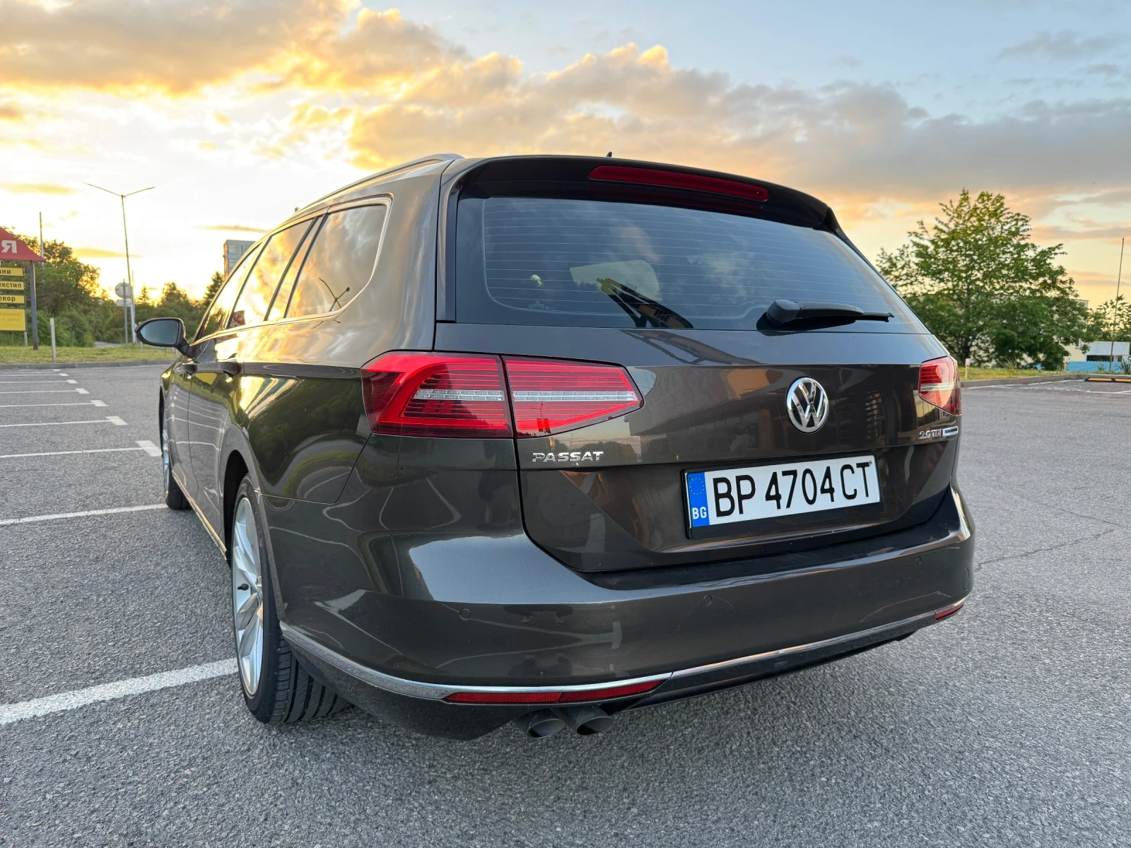 VW Passat FULL LED ТОП ! 2.0TDI 190/DIGITAL/CAMERA/PANORAMA, снимка 4 - Автомобили и джипове - 53713196