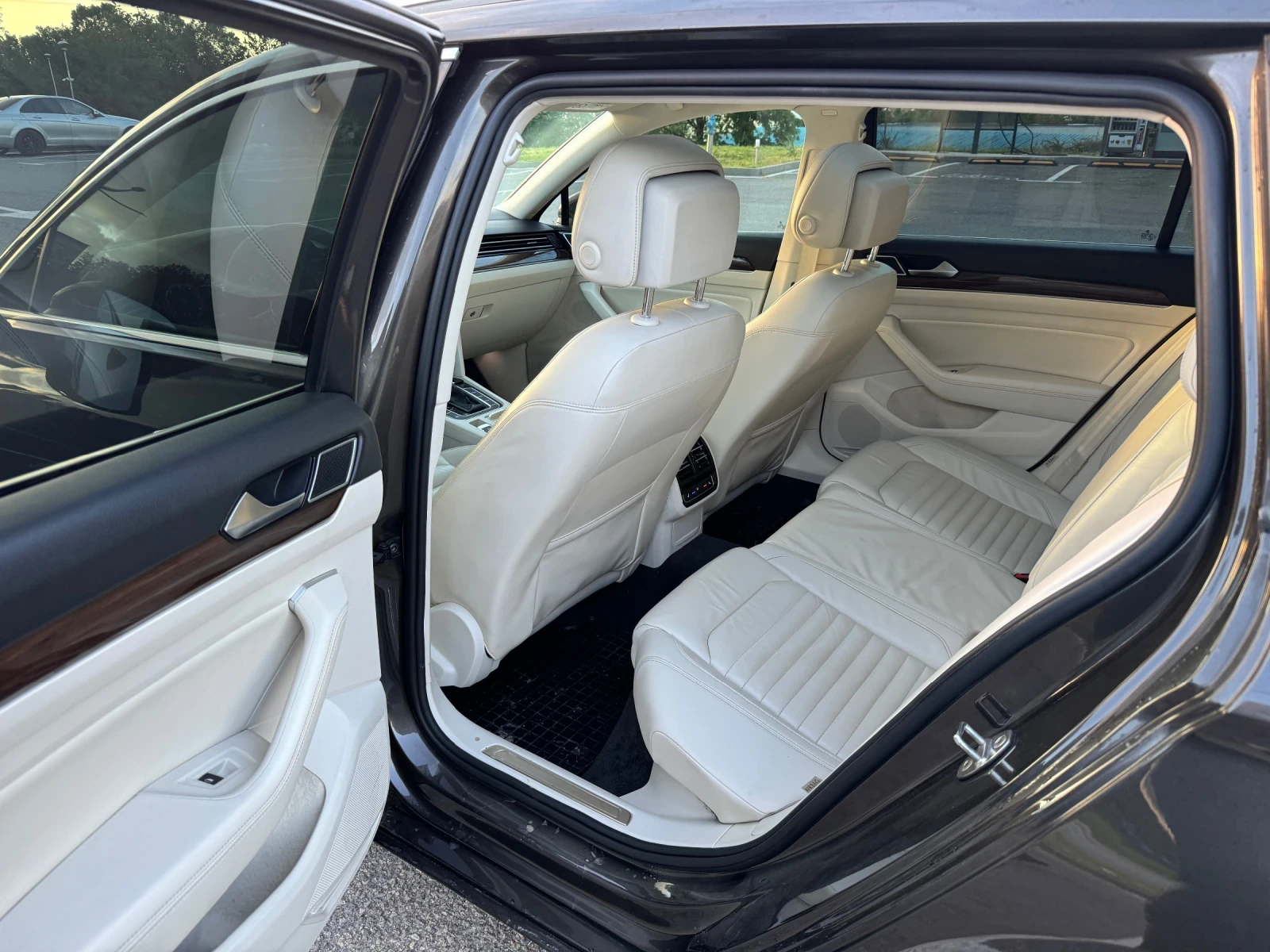 VW Passat FULL LED ТОП ! 2.0TDI 190/DIGITAL/CAMERA/PANORAMA, снимка 10 - Автомобили и джипове - 53713196
