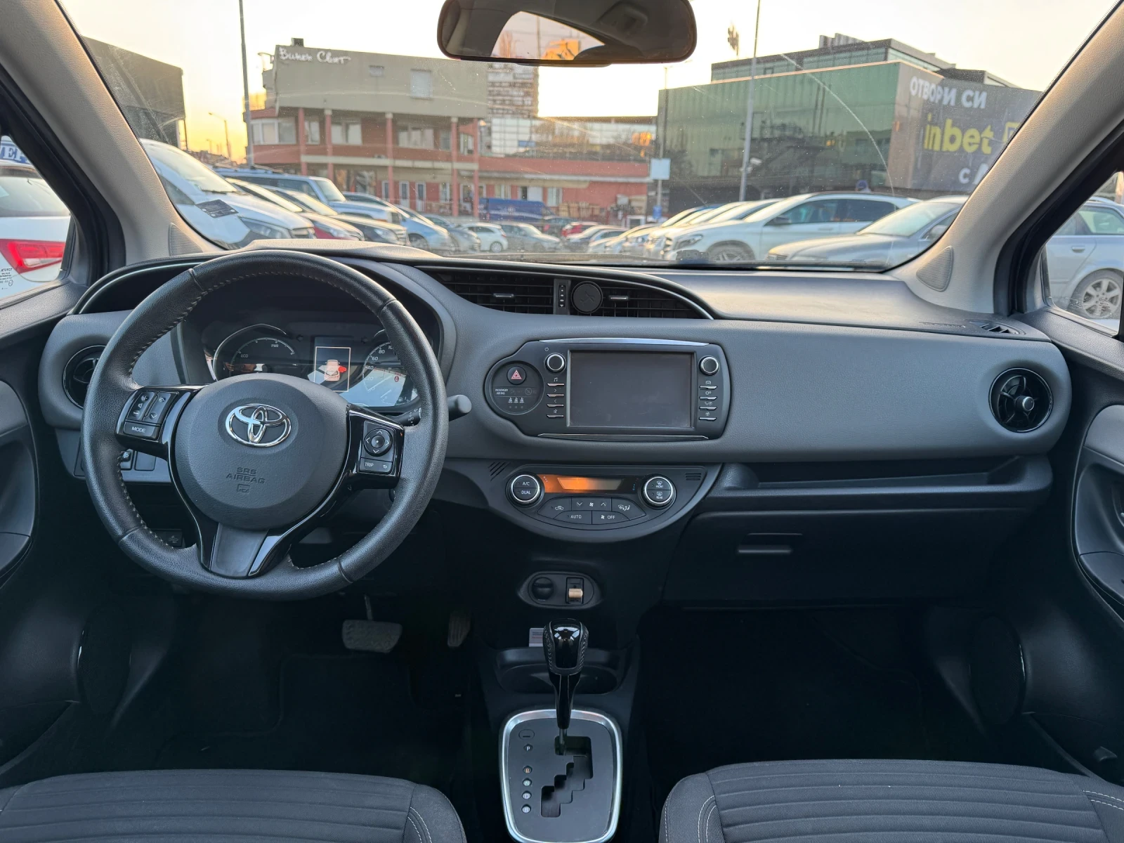 Toyota Yaris 1.5 Hybrid , снимка 7 - Автомобили и джипове - 53869096