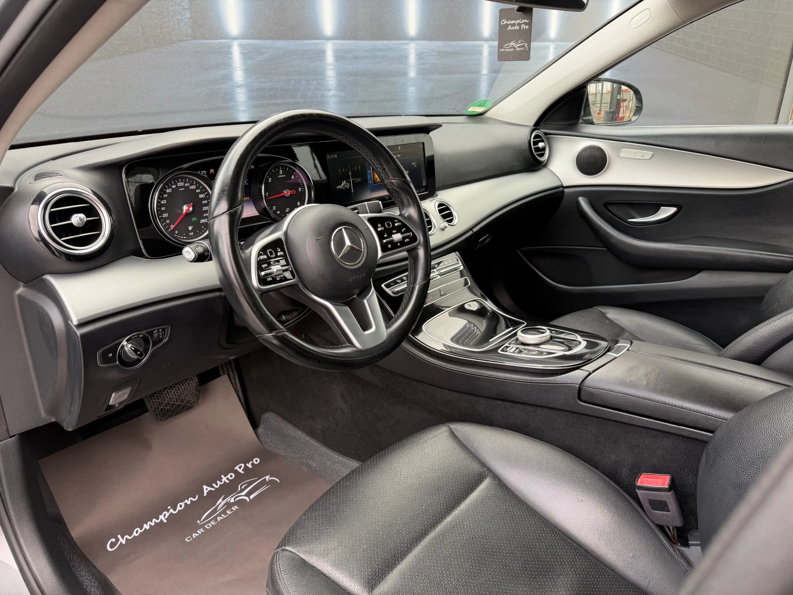 Mercedes-Benz E 200 AMG Packet , снимка 8 - Автомобили и джипове - 53963504