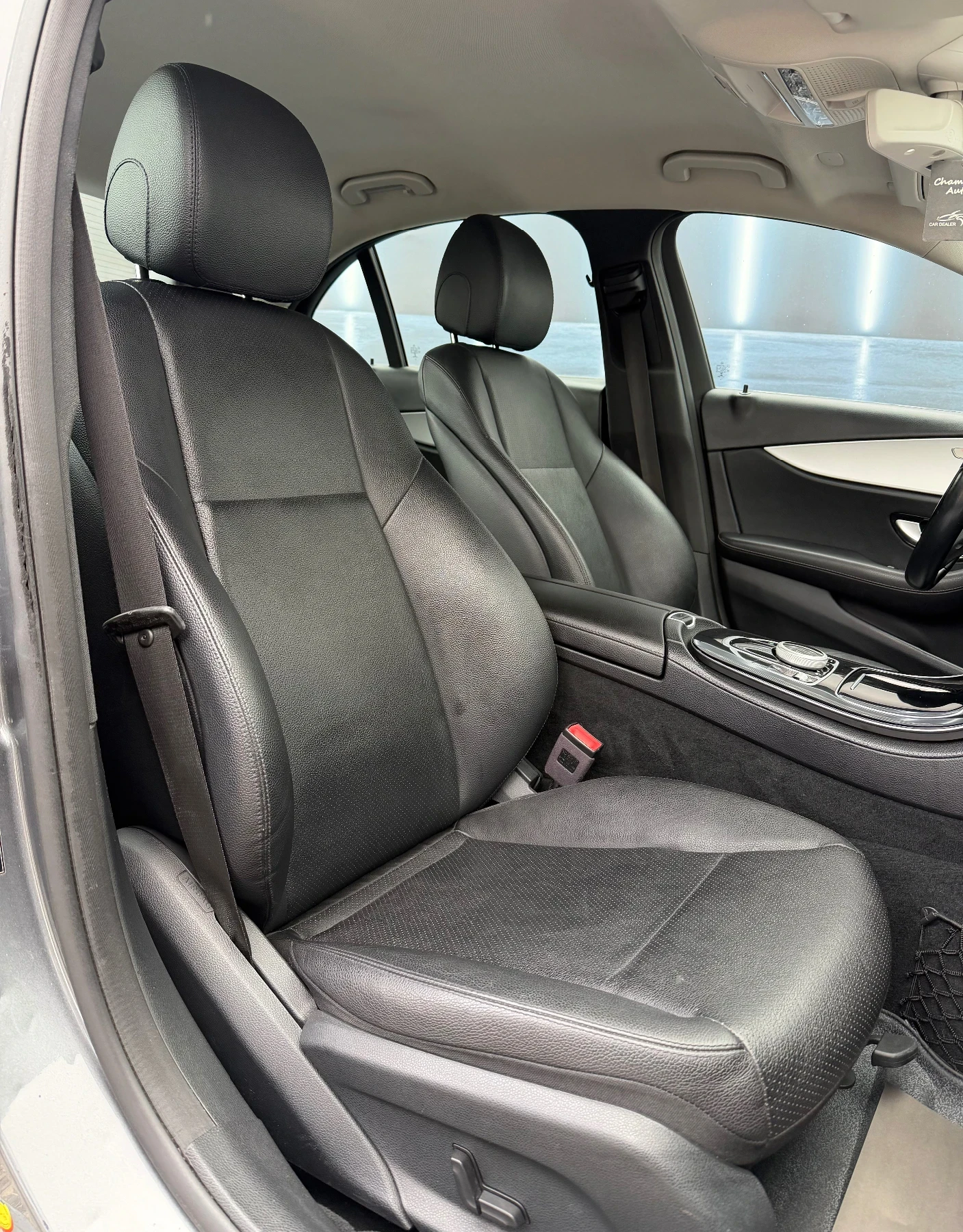 Mercedes-Benz E 200 AMG Packet , снимка 13 - Автомобили и джипове - 53963504