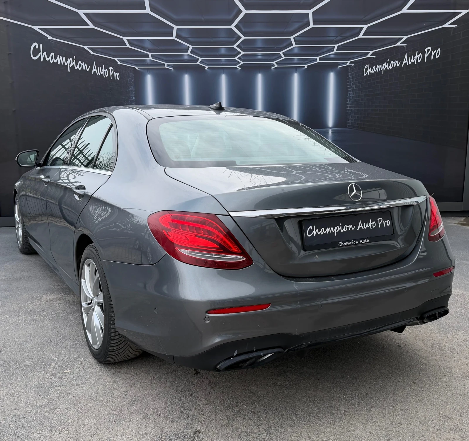 Mercedes-Benz E 200 AMG Packet , снимка 4 - Автомобили и джипове - 53963504