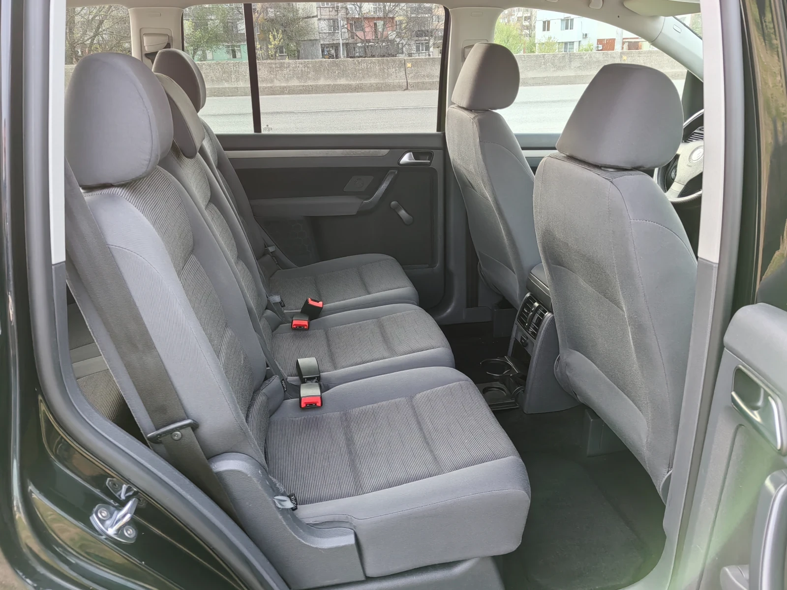 VW Touran 1.9tdi 105ps 6+ 1, снимка 13 - Автомобили и джипове - 54208357