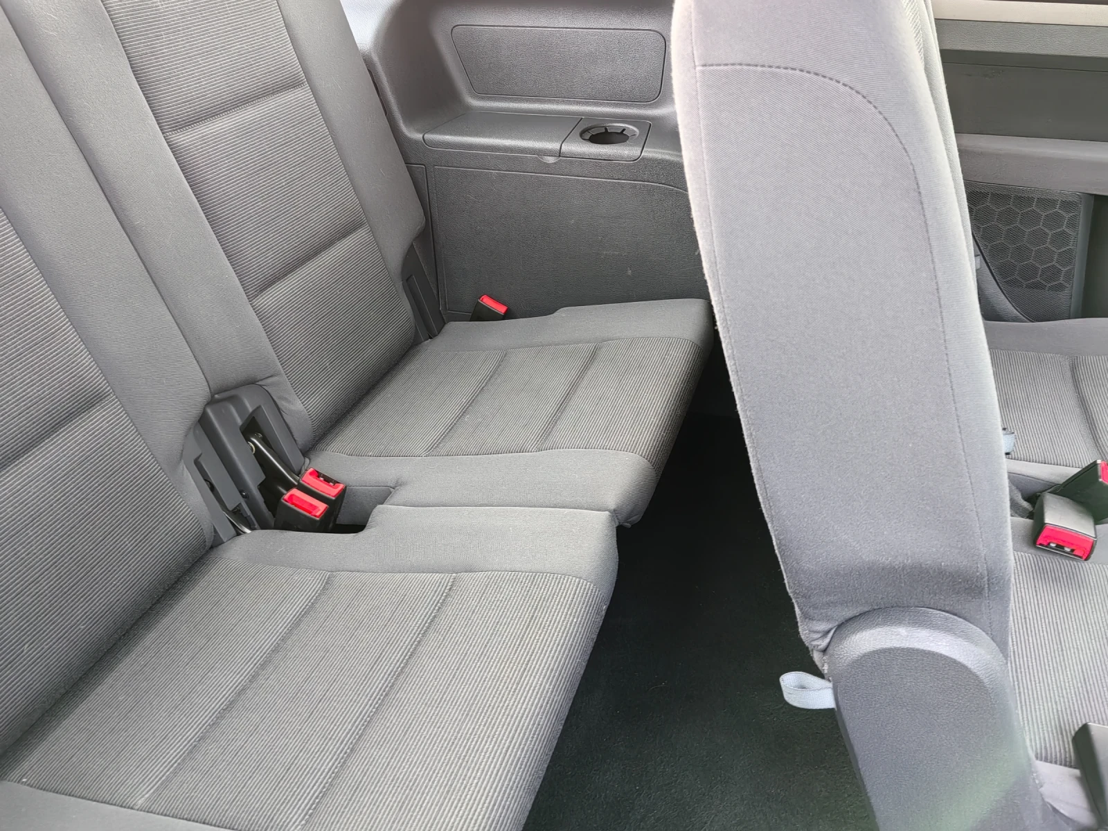 VW Touran 1.9tdi 105ps 6+ 1, снимка 12 - Автомобили и джипове - 54208357