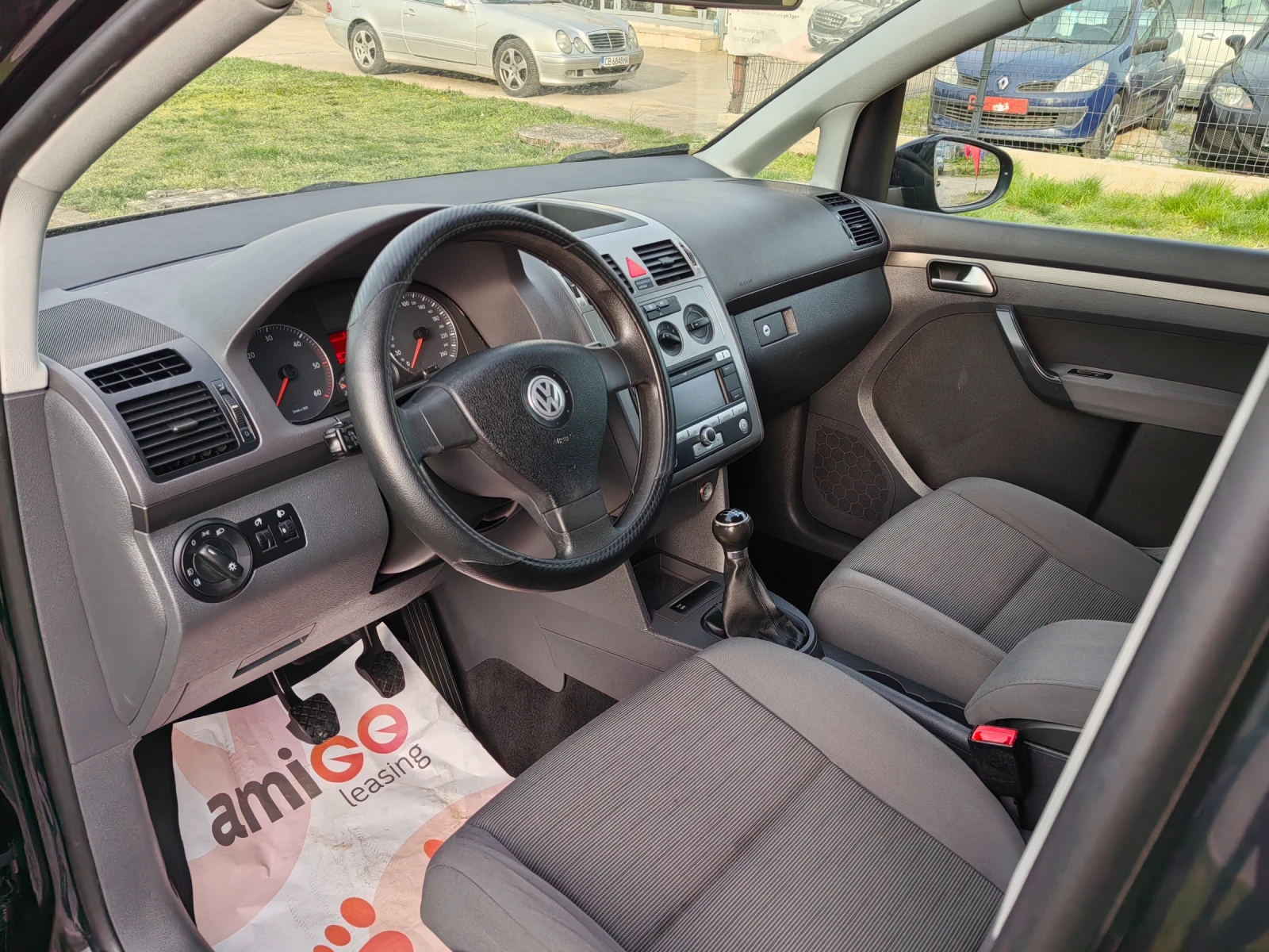 VW Touran 1.9tdi 105ps 6+ 1, снимка 9 - Автомобили и джипове - 54208357