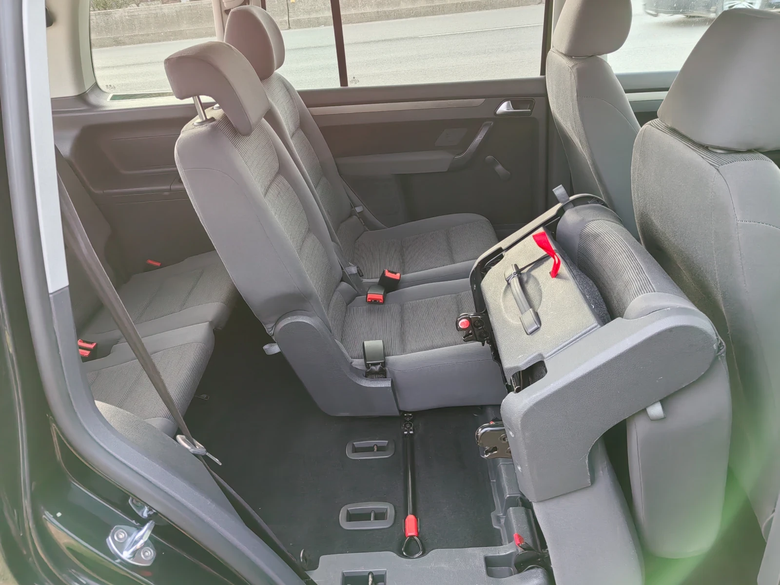 VW Touran 1.9tdi 105ps 6+ 1, снимка 15 - Автомобили и джипове - 54208357