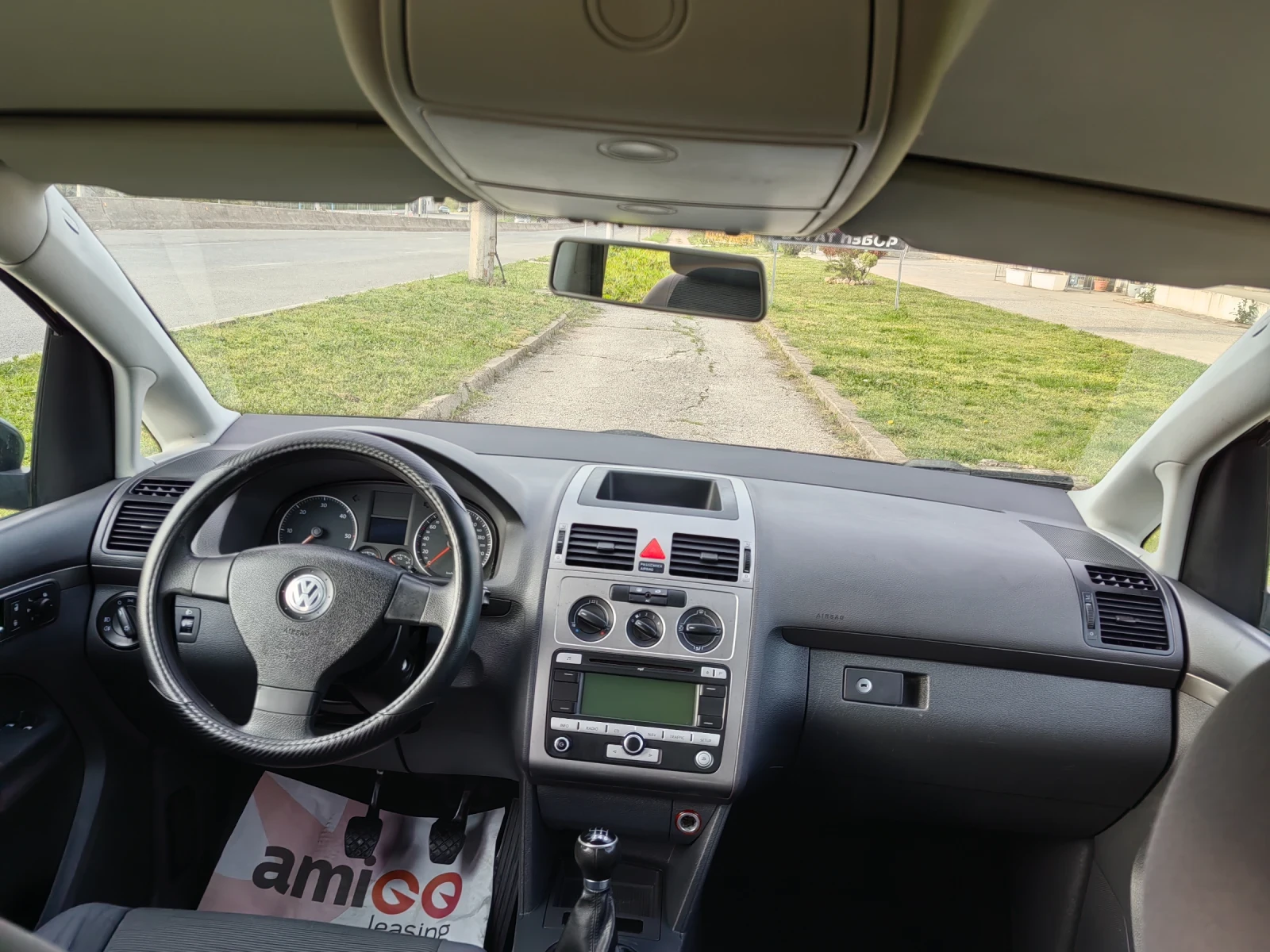 VW Touran 1.9tdi 105ps 6+ 1, снимка 10 - Автомобили и джипове - 54208357