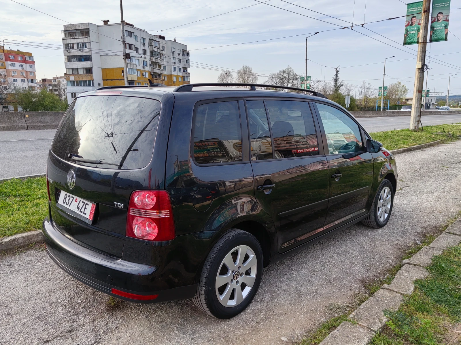 VW Touran 1.9tdi 105ps 6+ 1, снимка 6 - Автомобили и джипове - 54208357