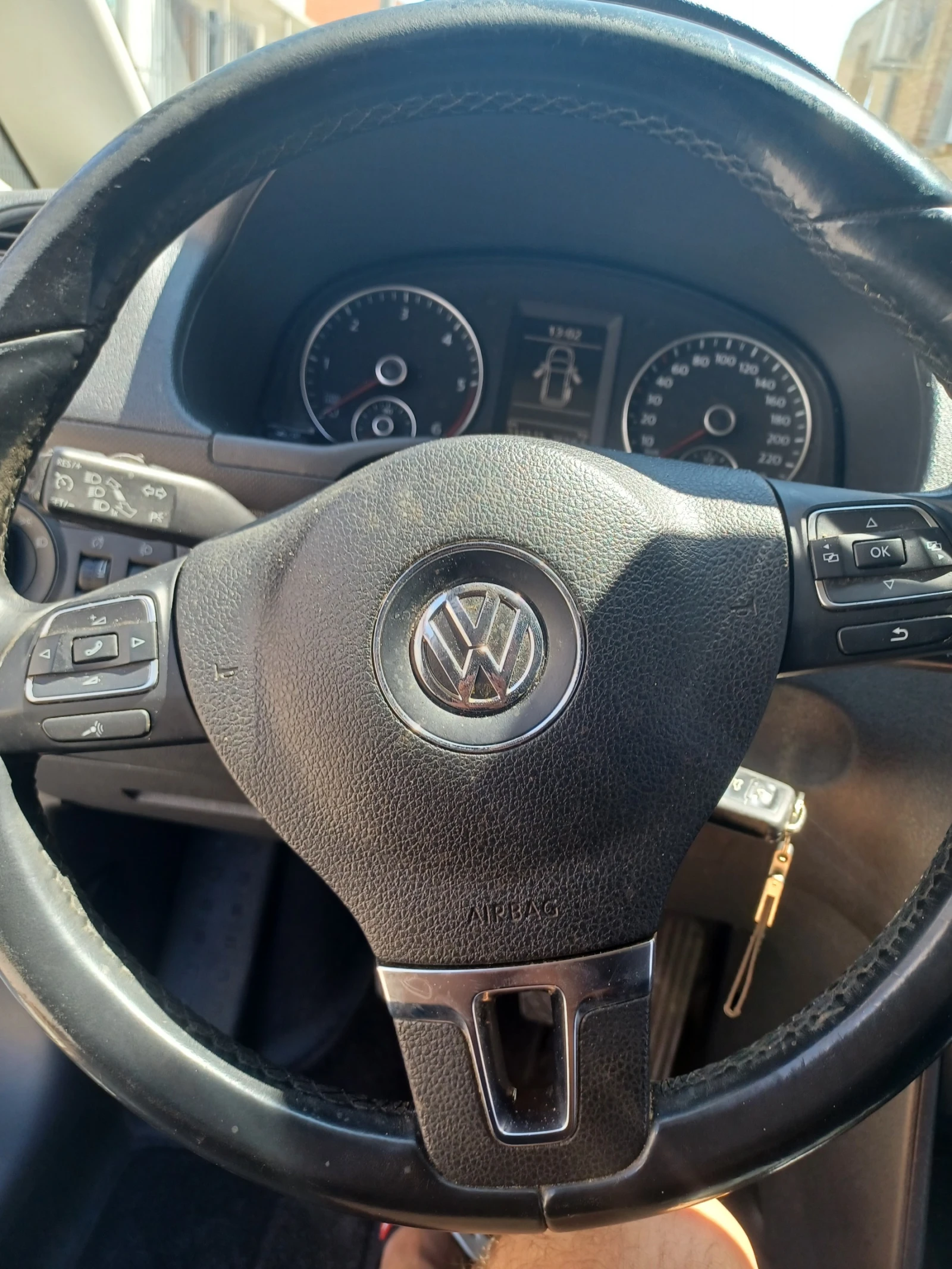 VW Caddy 1.6 TDI, снимка 11 - Автомобили и джипове - 55558753