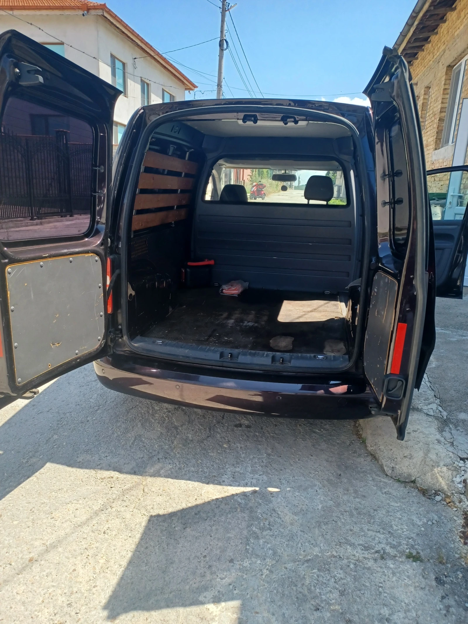 VW Caddy 1.6 TDI, снимка 6 - Автомобили и джипове - 55558753