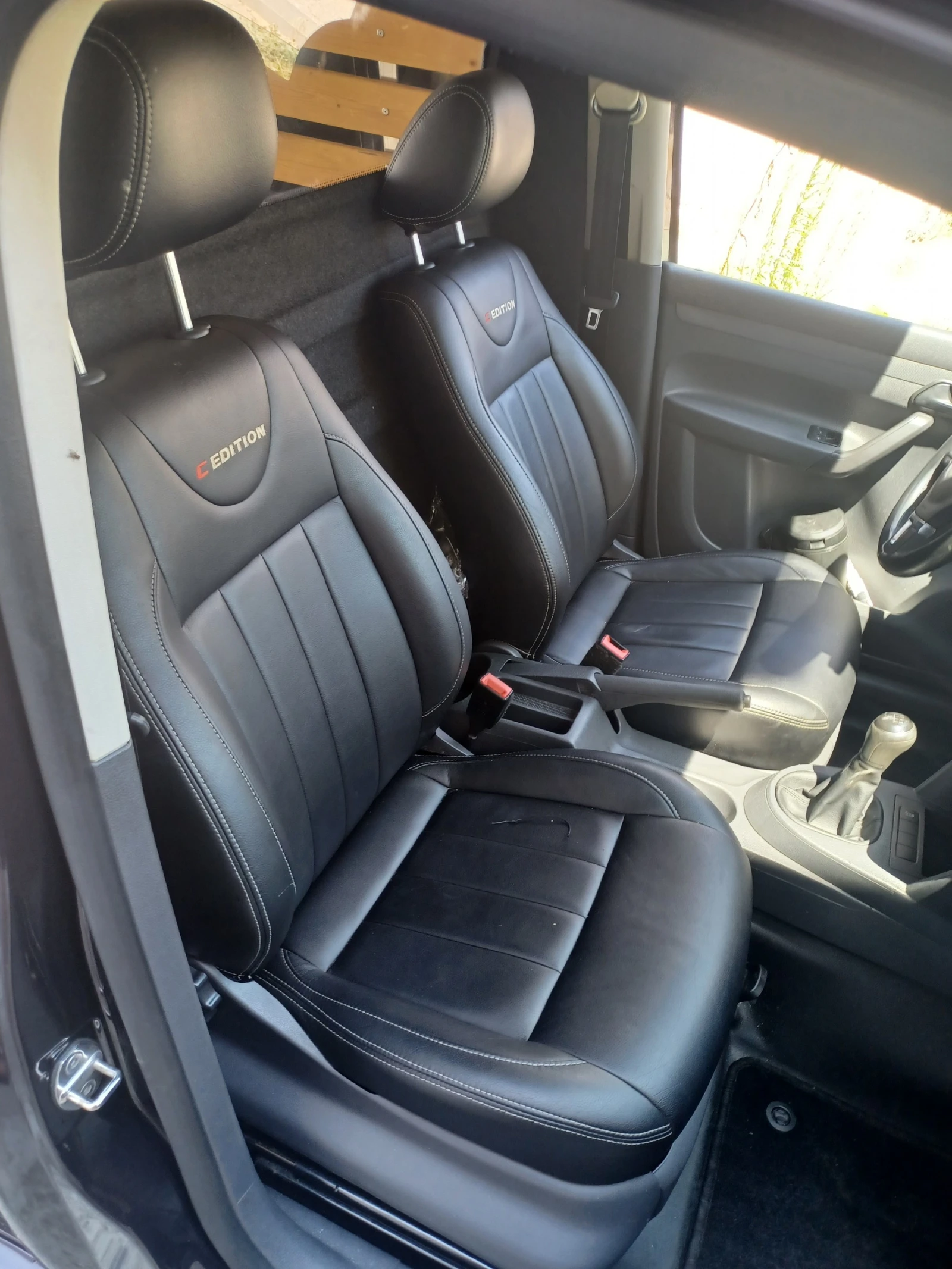 VW Caddy 1.6 TDI, снимка 9 - Автомобили и джипове - 55558753