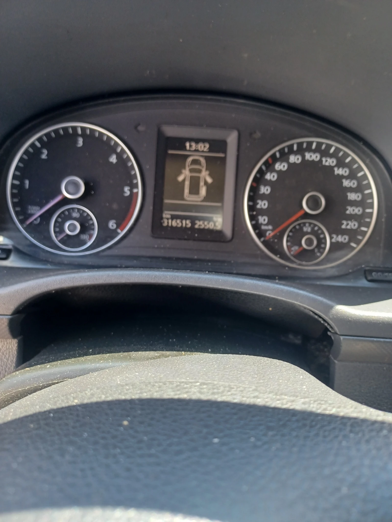 VW Caddy 1.6 TDI, снимка 12 - Автомобили и джипове - 55558753
