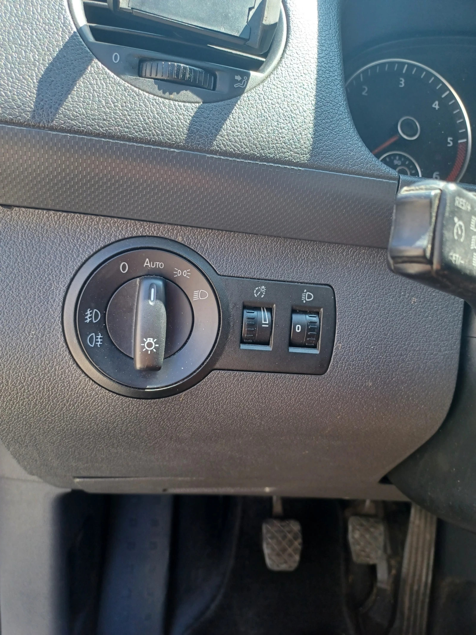 VW Caddy 1.6 TDI, снимка 16 - Автомобили и джипове - 55558753