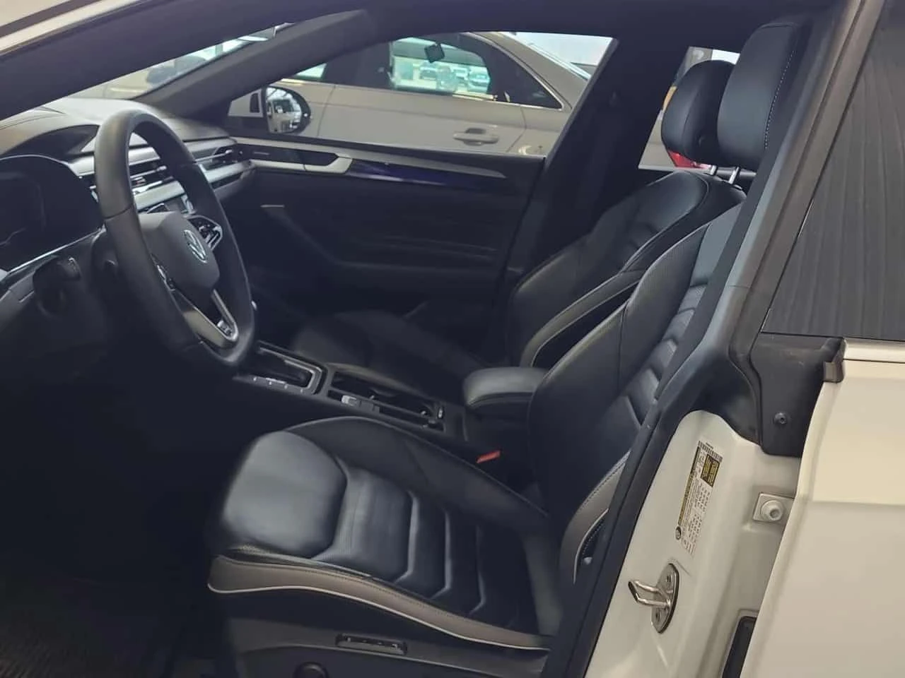 VW Arteon  Execline / ОБДУХВАНЕ / DYNAUDIO / CARFAX / , снимка 5 - Автомобили и джипове - 55702022