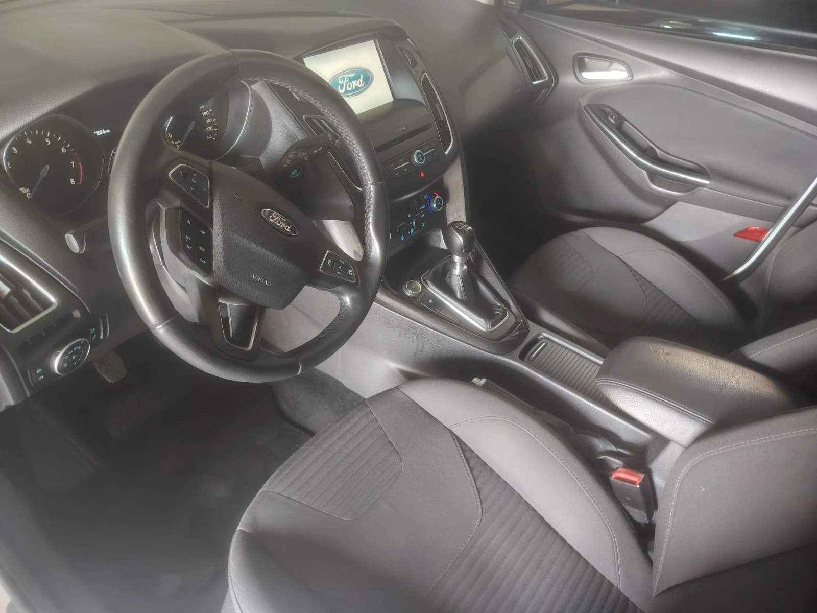 Ford Focus 1.5  TURBO, снимка 8 - Автомобили и джипове - 55786689
