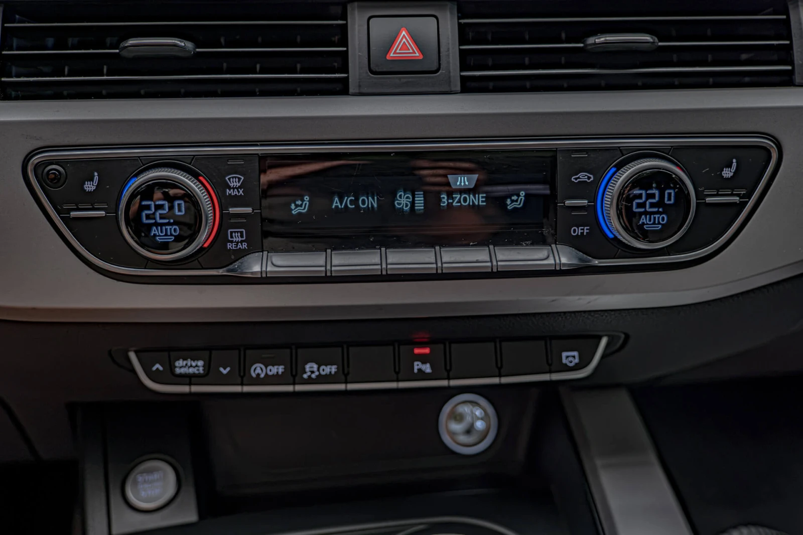 Audi A4 2.0TDI/Quattro/Distronic/Blind Assist/Lane Assist/, снимка 11 - Автомобили и джипове - 55928679