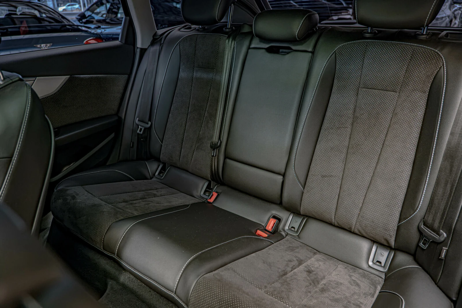 Audi A4 2.0TDI/Quattro/Distronic/Blind Assist/Lane Assist/, снимка 9 - Автомобили и джипове - 55928679