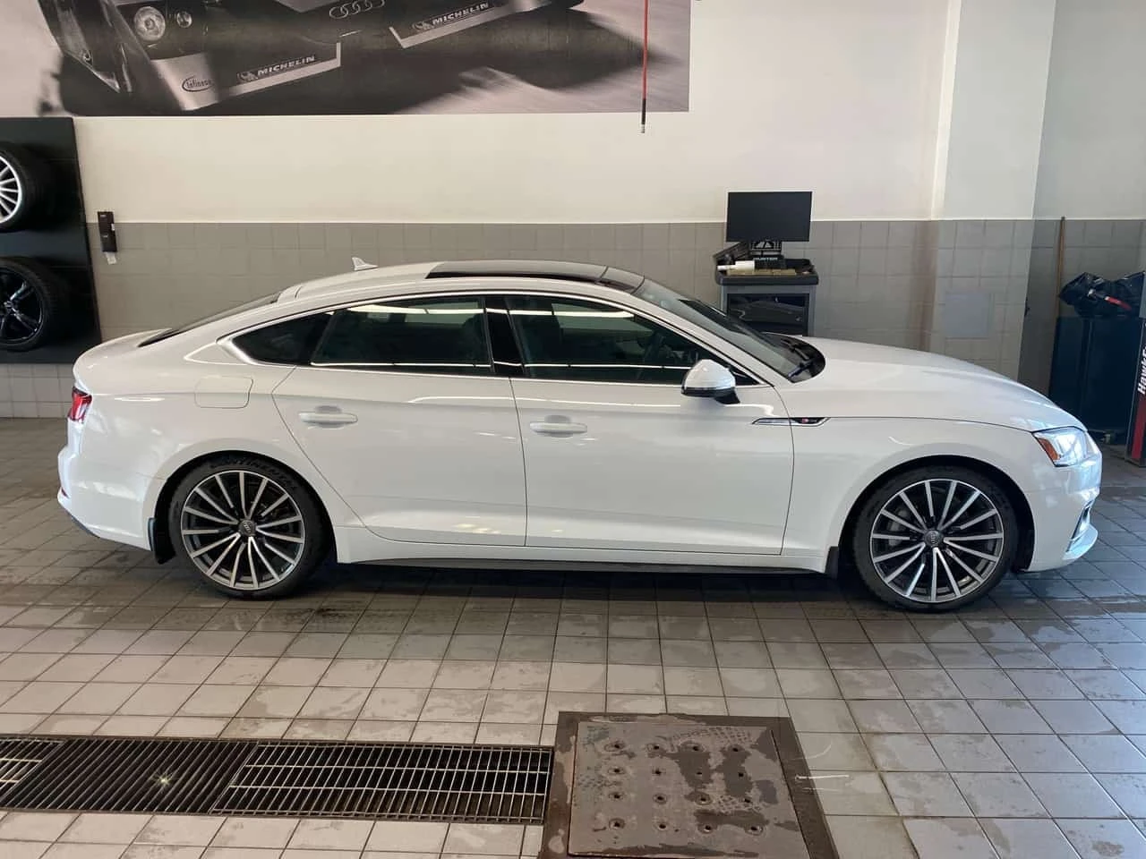 Audi A5 * Technik S-LINE* DISTRONIC* B&O* , снимка 3 - Автомобили и джипове - 56379520