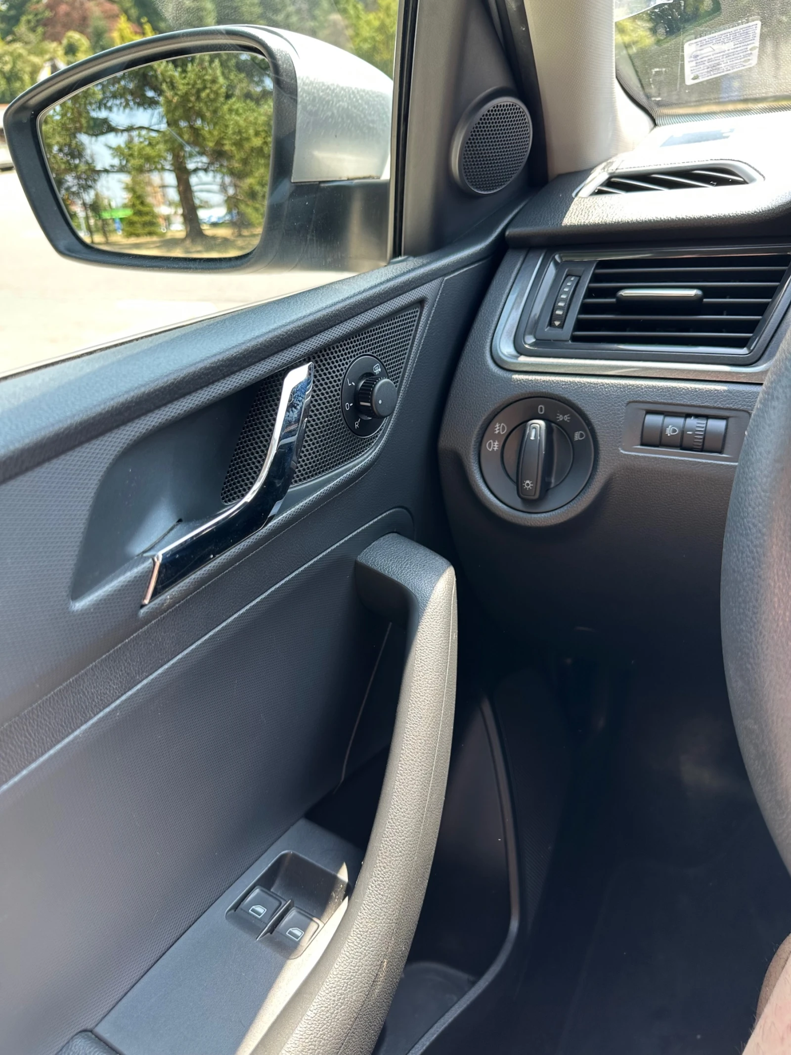 Skoda Rapid 1.6 TDI 90к.с., снимка 12 - Автомобили и джипове - 56649365