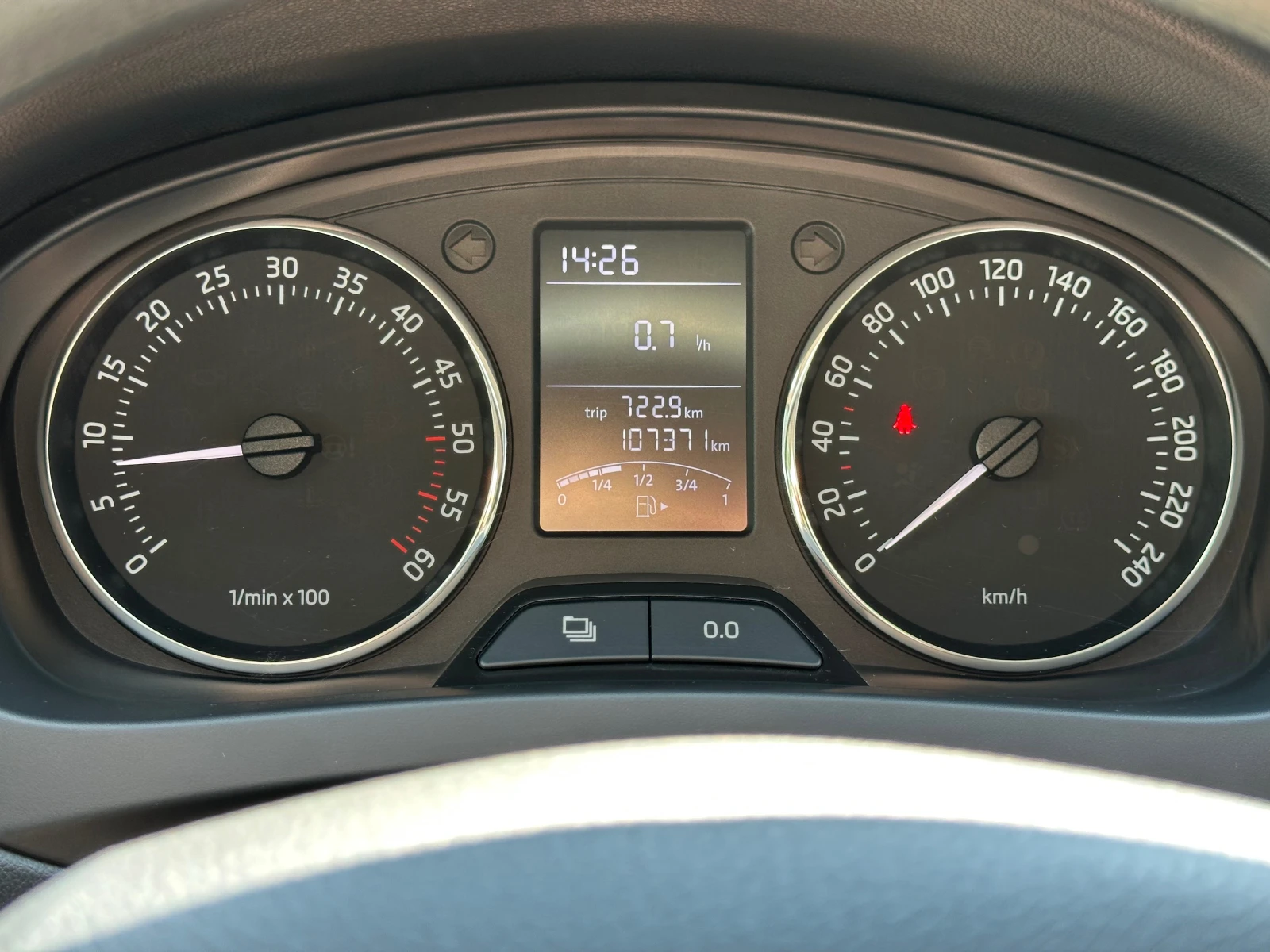 Skoda Rapid 1.6 TDI 90к.с., снимка 13 - Автомобили и джипове - 56649365