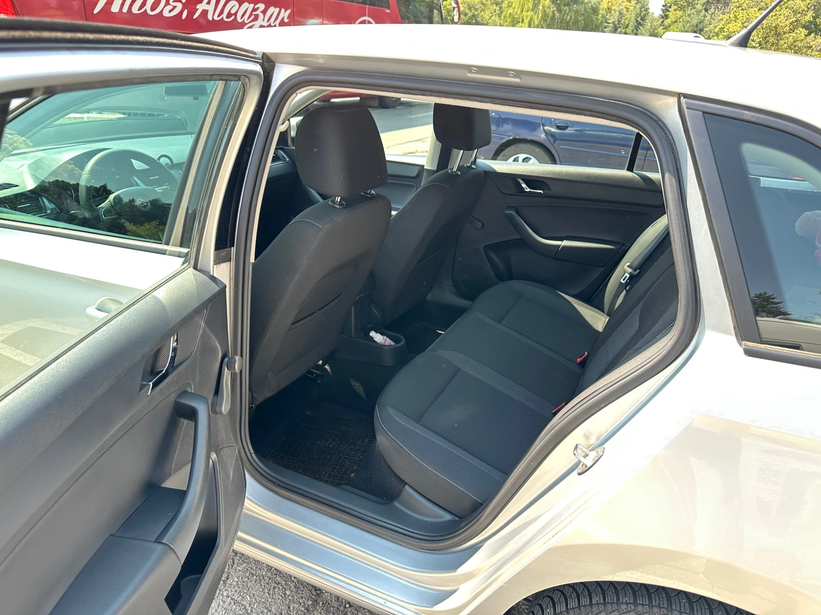 Skoda Rapid 1.6 TDI 90к.с., снимка 11 - Автомобили и джипове - 56649365