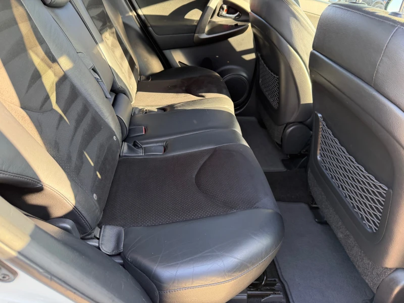 Toyota Rav4 2.2 D4D (КАТО НОВА), снимка 13 - Автомобили и джипове - 52802210