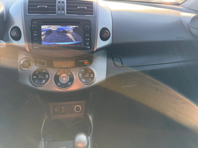 Toyota Rav4 2.2 D4D (КАТО НОВА), снимка 16 - Автомобили и джипове - 52802210