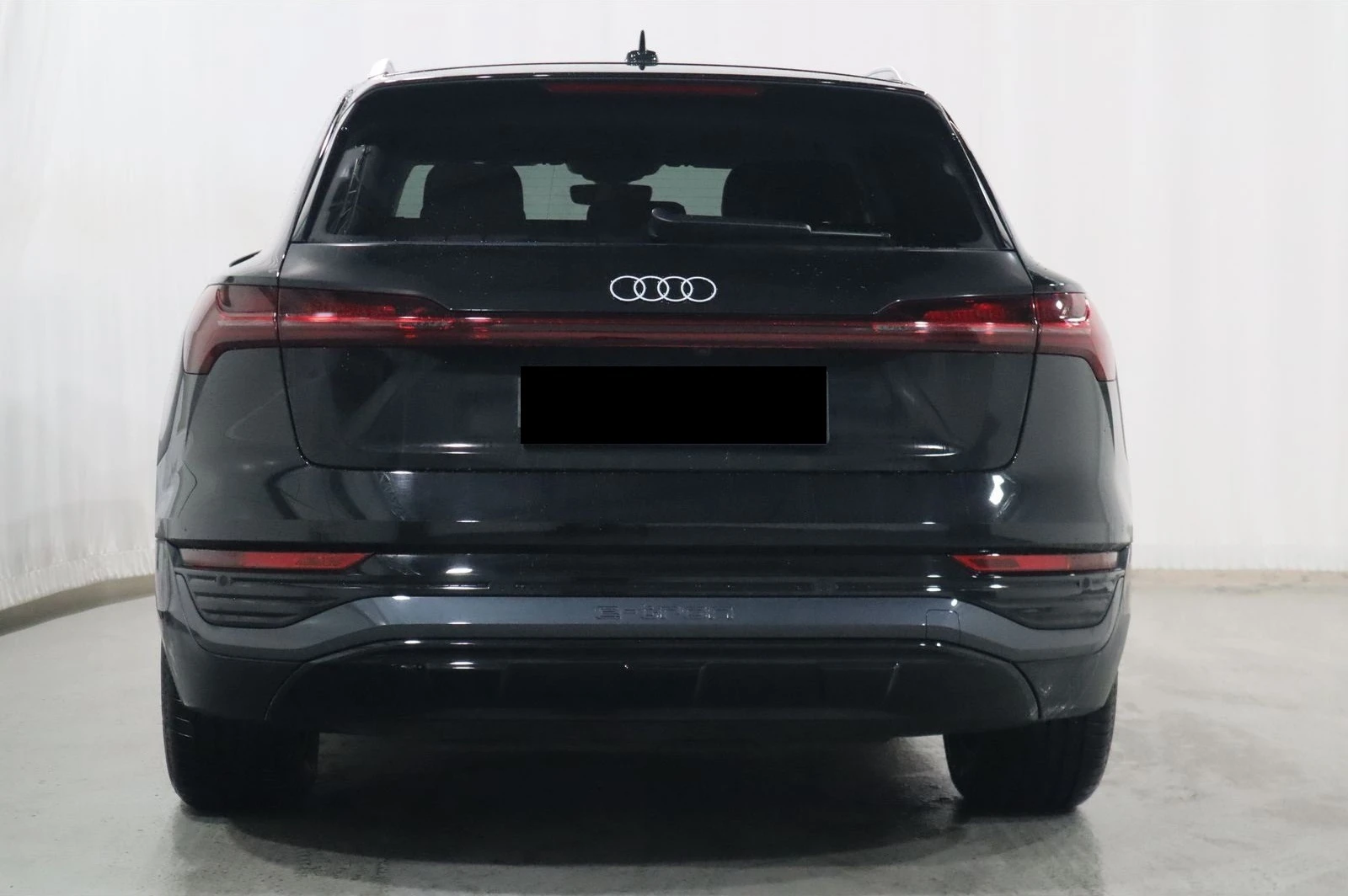 Audi Q8 E-TRON* 95kW* DISTR* LED* MEMORY*  - изображение 4