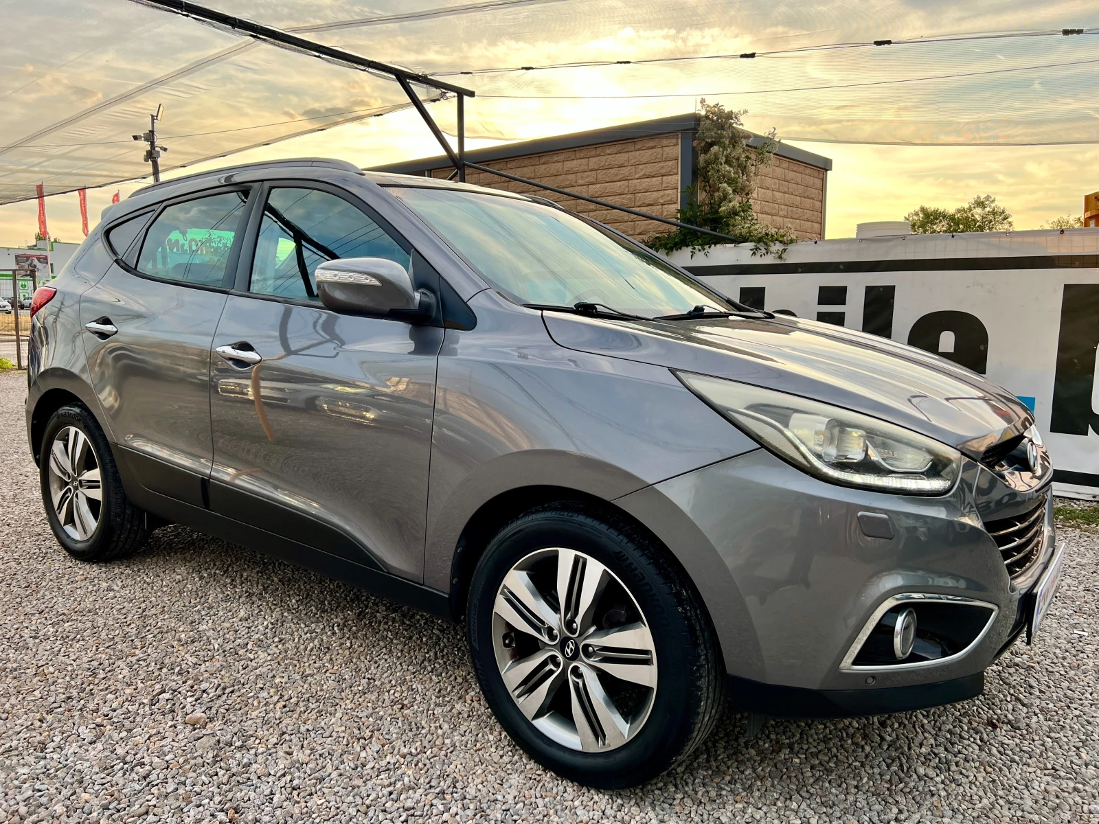Hyundai IX35 2.0CRDI AUT/4X4/КОЖА/ПАНОРАМА/NAVI/КАМЕРА - изображение 3