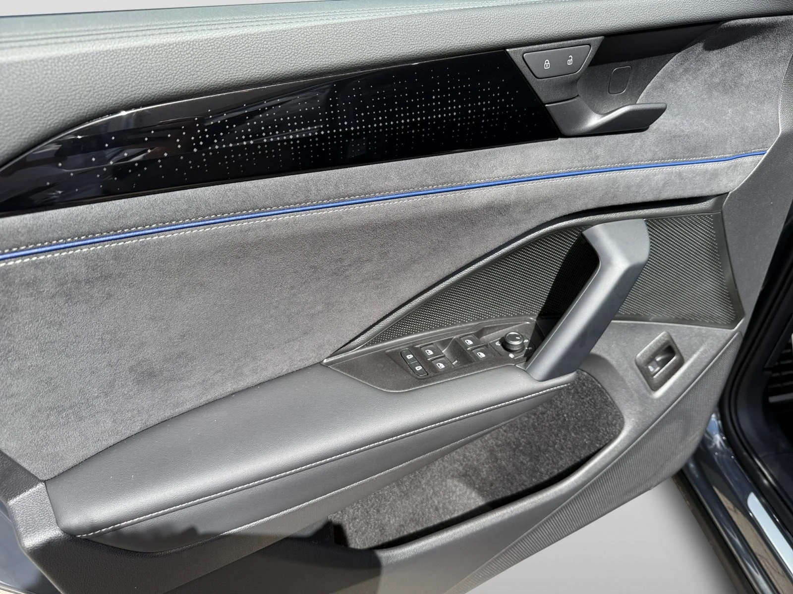 VW Tayron 2.0 TDI R-LINE BLACK STYLE 360 MATRIX - изображение 4