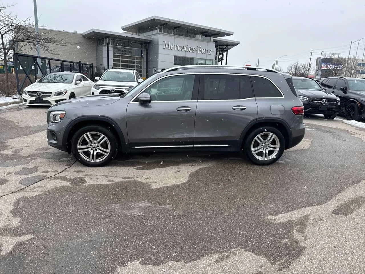 Mercedes-Benz GLB 250  CARFAX, снимка 2 - Автомобили и джипове - 53905643