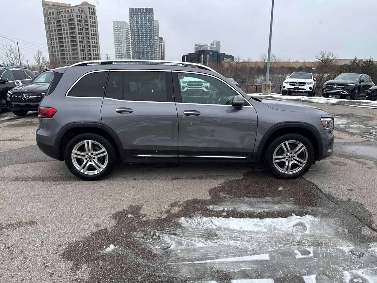 Mercedes-Benz GLB 250  CARFAX, снимка 3 - Автомобили и джипове - 53905643