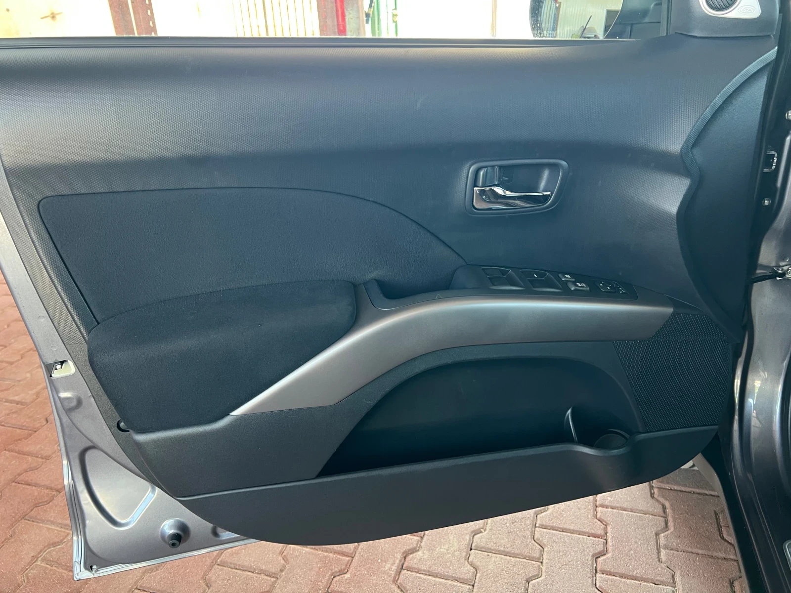 Mitsubishi Outlander 2.4* ШВЕЙЦАРИЯ* 4х4* АВТОМАТИК* , снимка 15 - Автомобили и джипове - 55750522