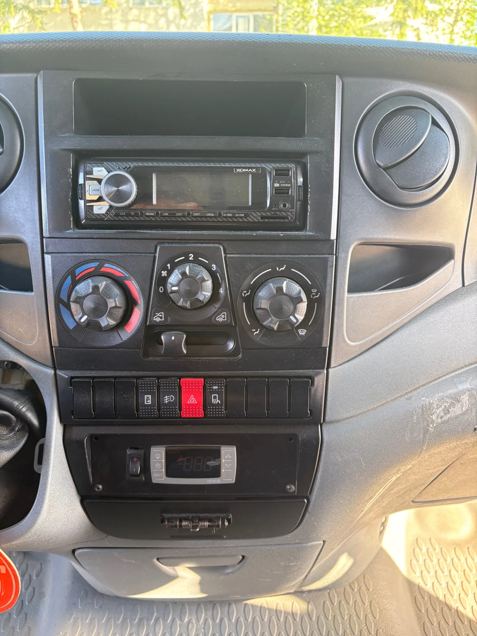 Iveco Daily 35c12, снимка 11 - Бусове и автобуси - 54334017