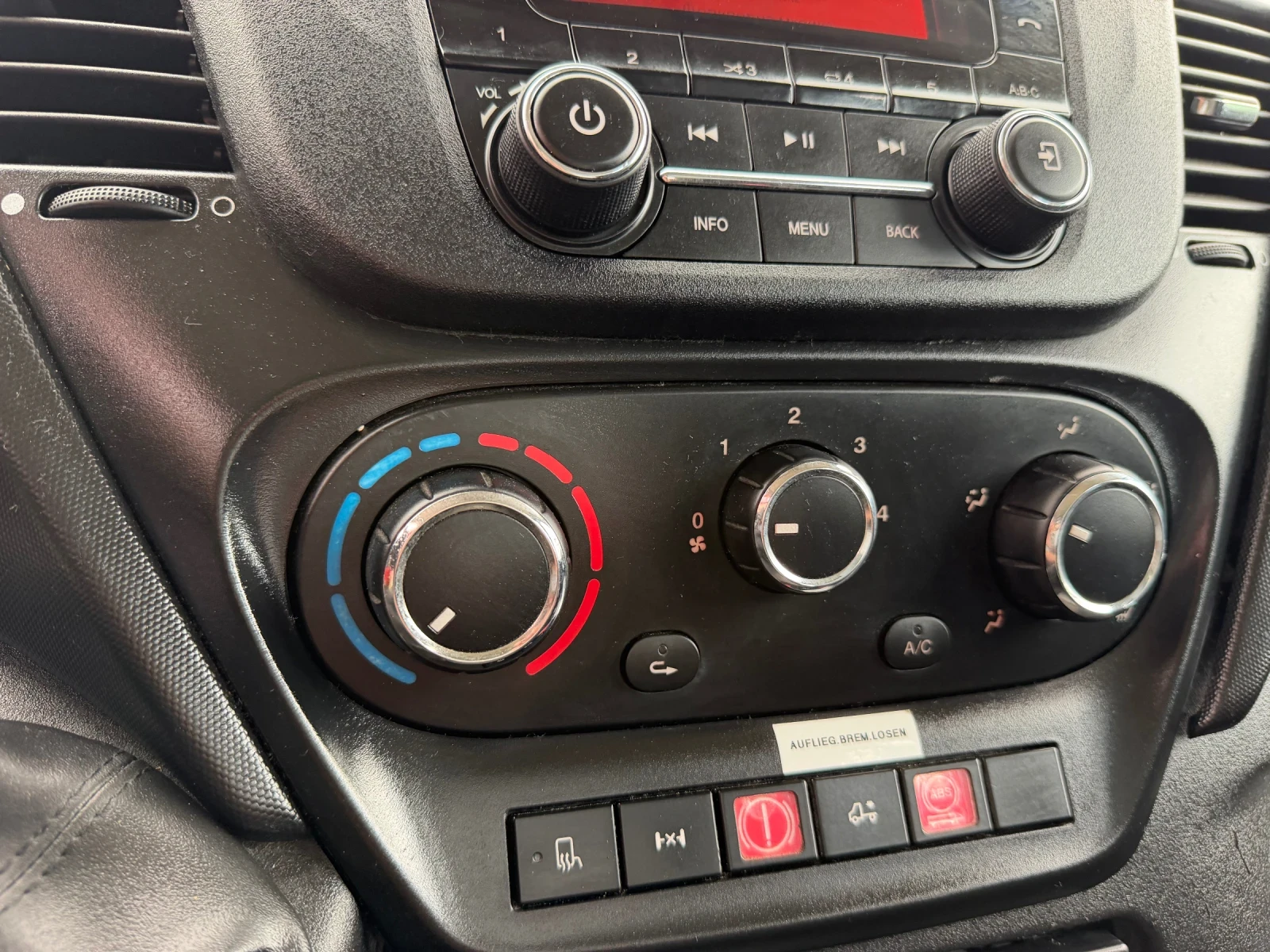 Iveco Daily 3.0HPI* 35C18* Климатик* Тристранен самосвал, снимка 7 - Бусове и автобуси - 55805023