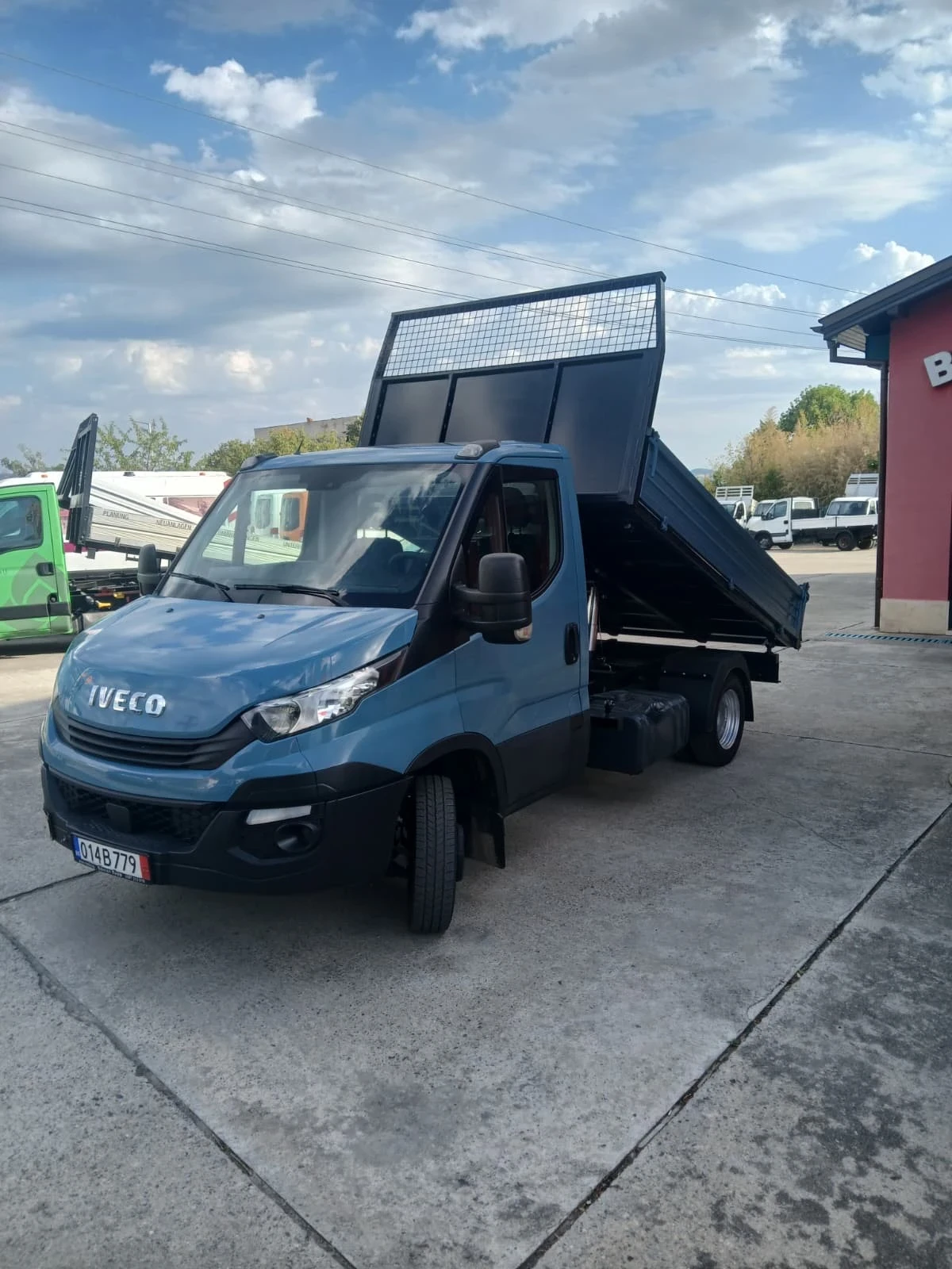 Iveco Daily 3.0HPI* 35C18* Климатик* Тристранен самосвал, снимка 3 - Бусове и автобуси - 55805023