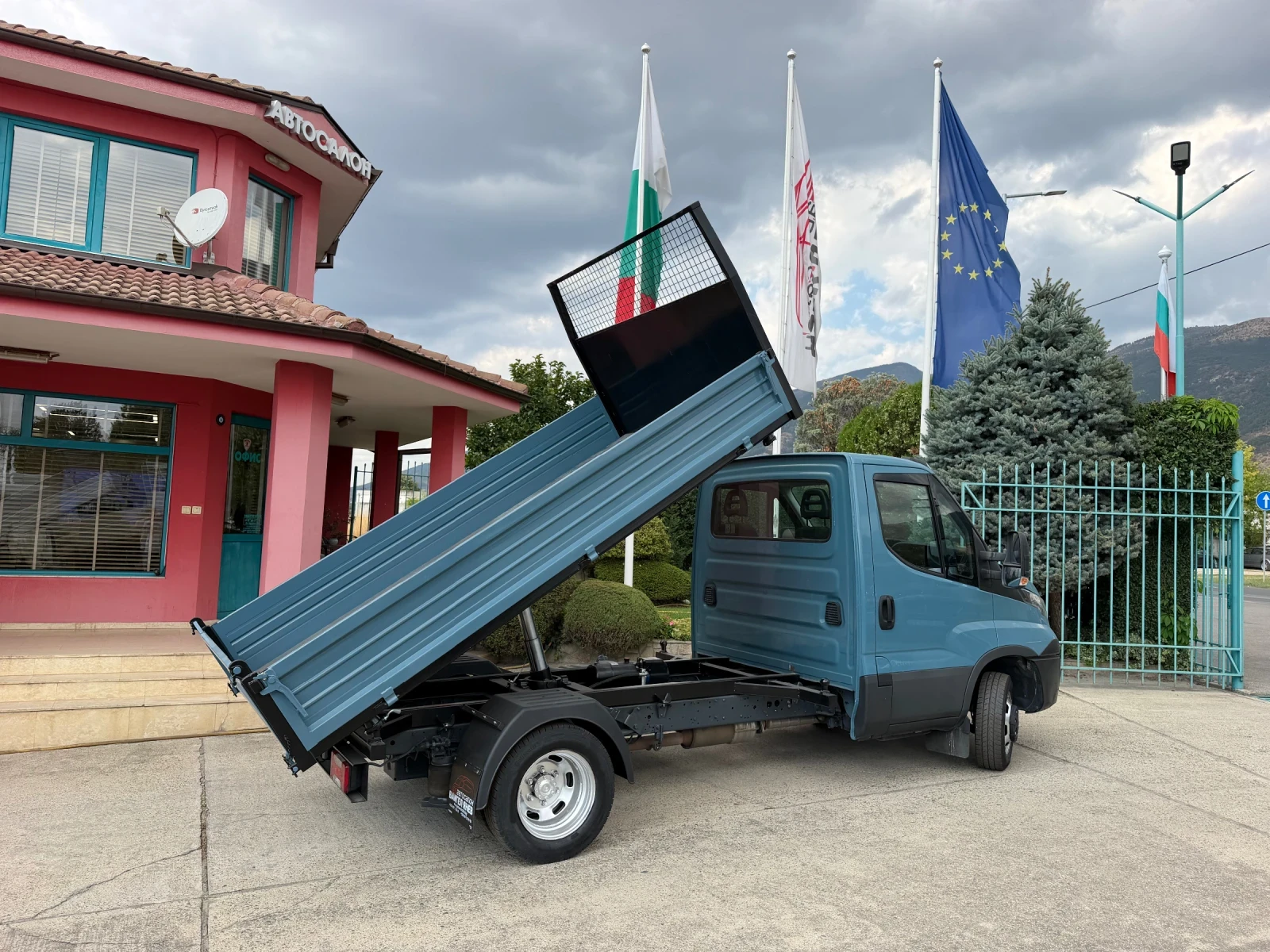 Iveco Daily 3.0HPI* 35C18* Климатик* Тристранен самосвал, снимка 11 - Бусове и автобуси - 55805023