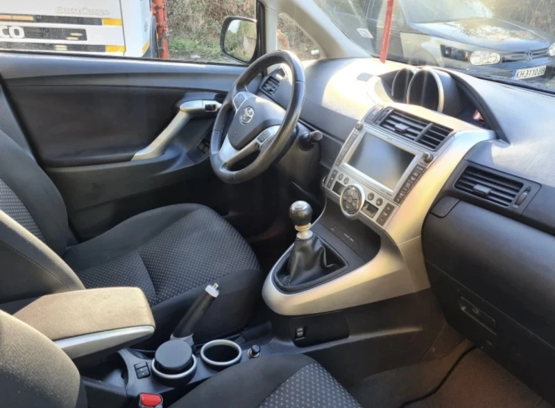 Toyota Verso 2.0 D4D, снимка 2 - Автомобили и джипове - 47969121