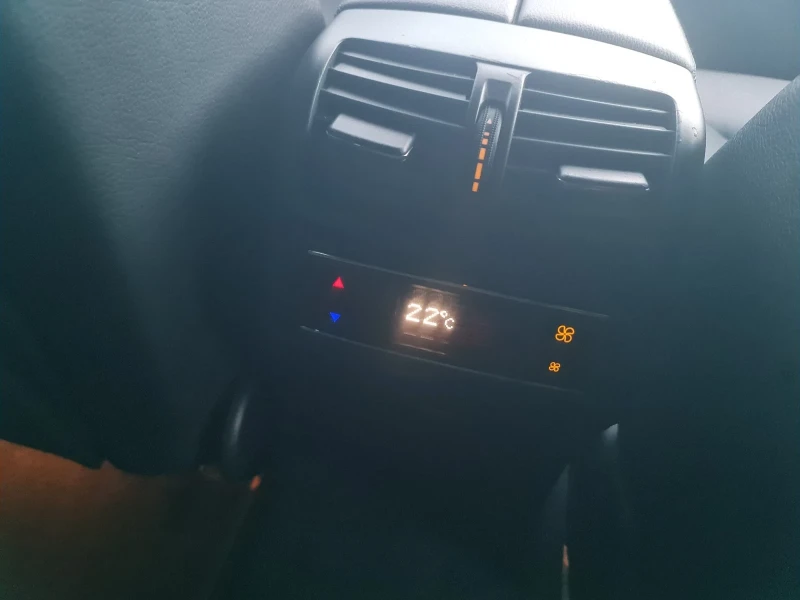 Mercedes-Benz E 350 4-MATIC AMG-paket БЕНЗИНОВ, снимка 16 - Автомобили и джипове - 51352646