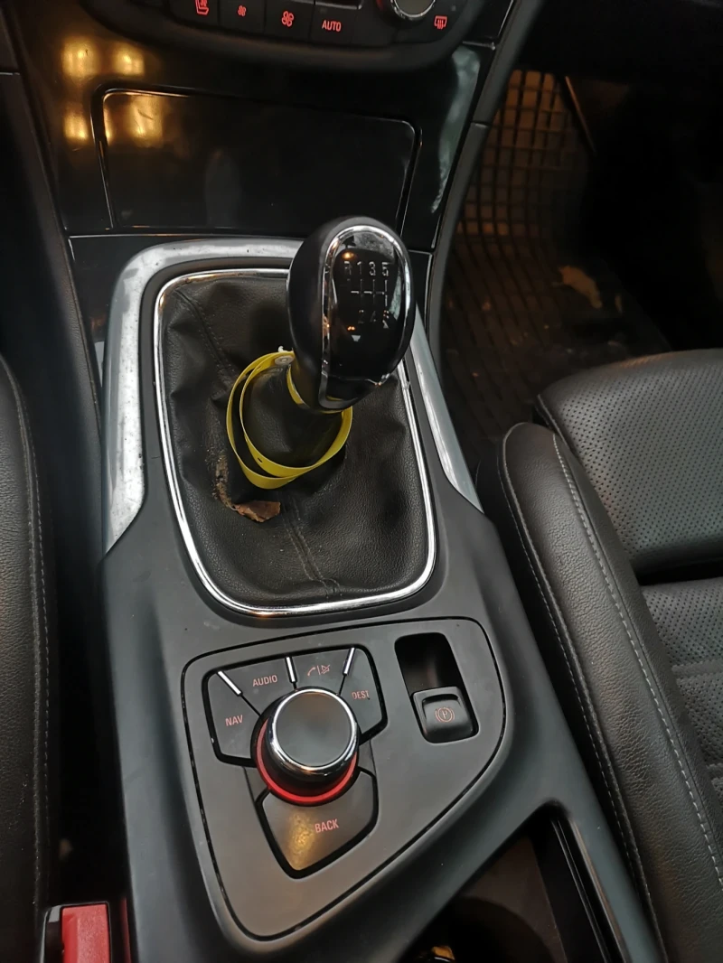 Opel Insignia лимузина, снимка 6 - Автомобили и джипове - 52452001